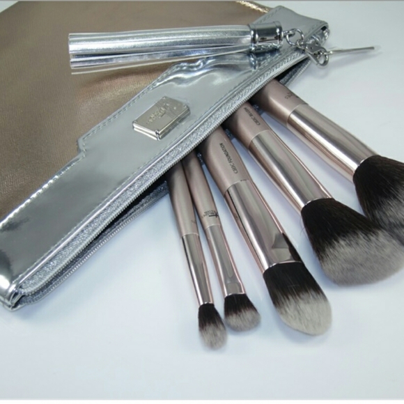 NEW It Cosmetics Brushes for Ulta Luxe - Picture 2 of 8
